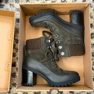 Ugg women’s Redwood booties charcoal grey color with stacked heel